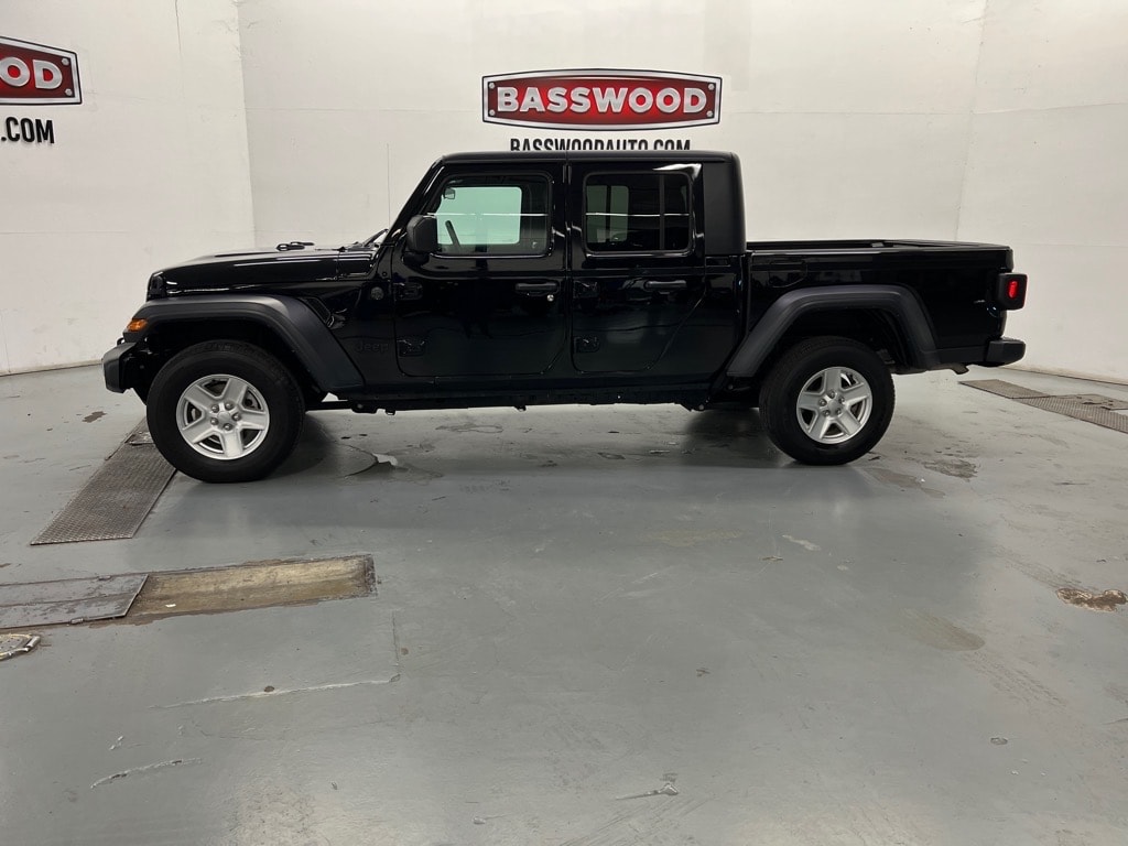 Used 2023 Jeep Gladiator Sport S 4X4 4x4 Sport S  Crew Cab 5.0 ft. SB