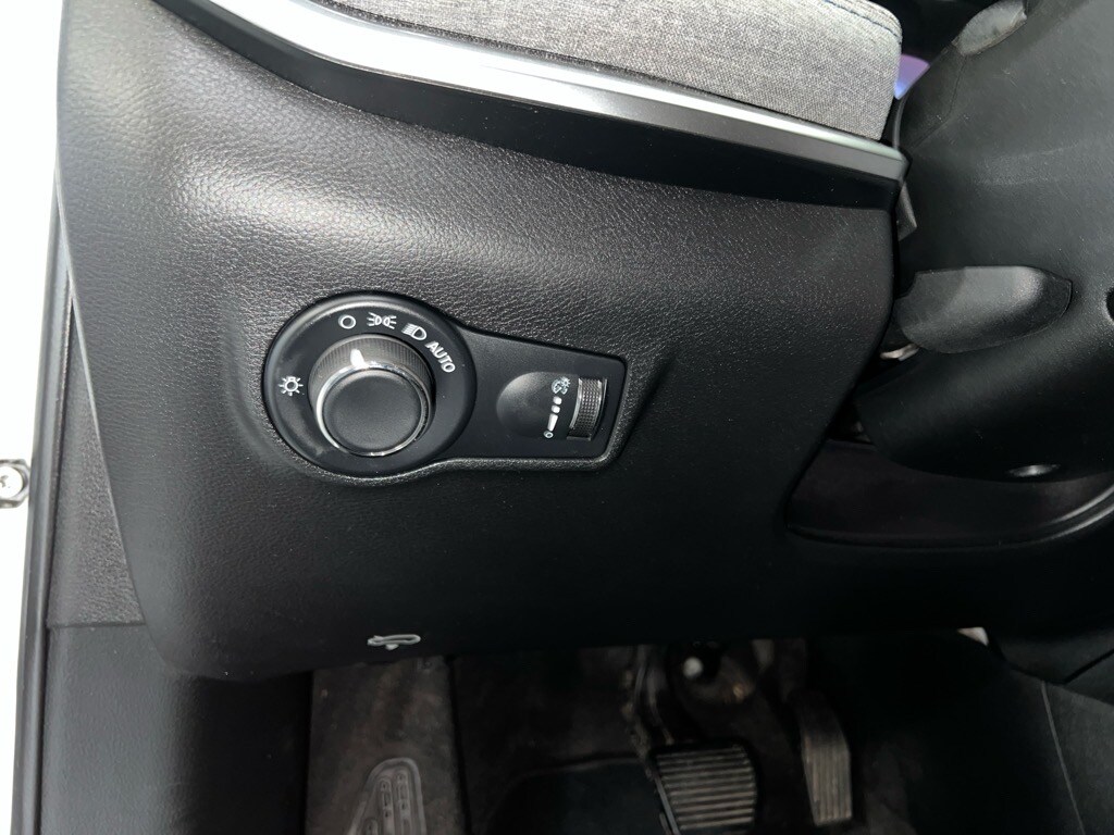 2023 Jeep Compass Sport photo 2