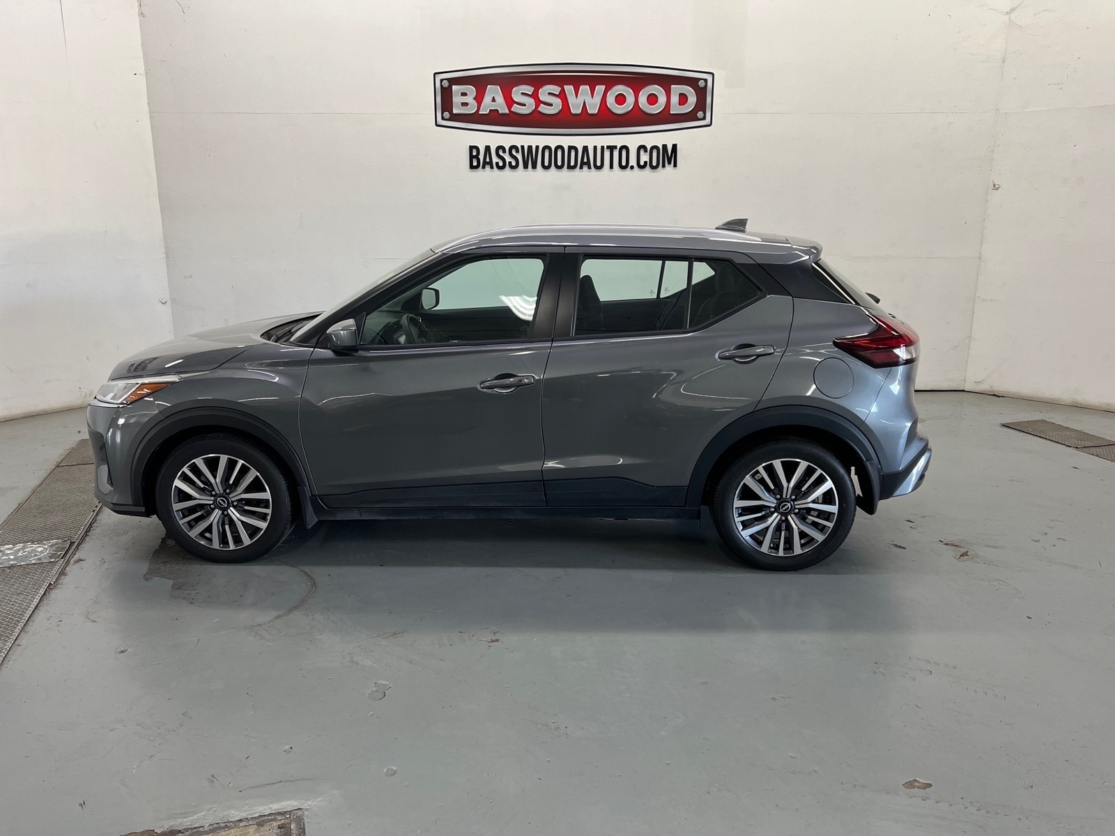 2024 Nissan Kicks 1.6 SV's photo