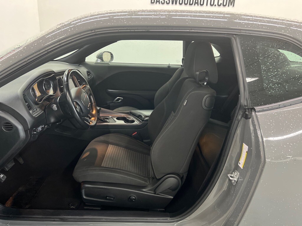 2023 Dodge Challenger SXT photo 3