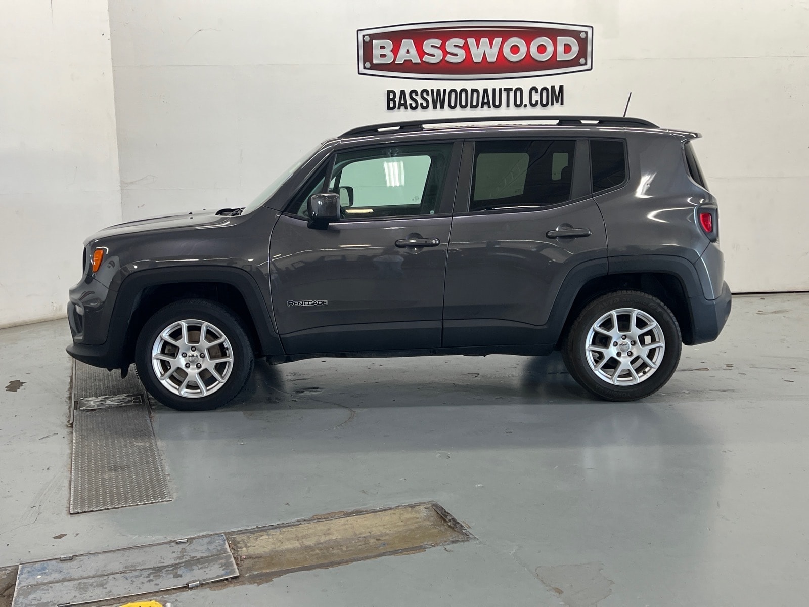Used 2020 Jeep Renegade Latitude with VIN ZACNJBBB2LPL98479 for sale in Fort Payne, AL