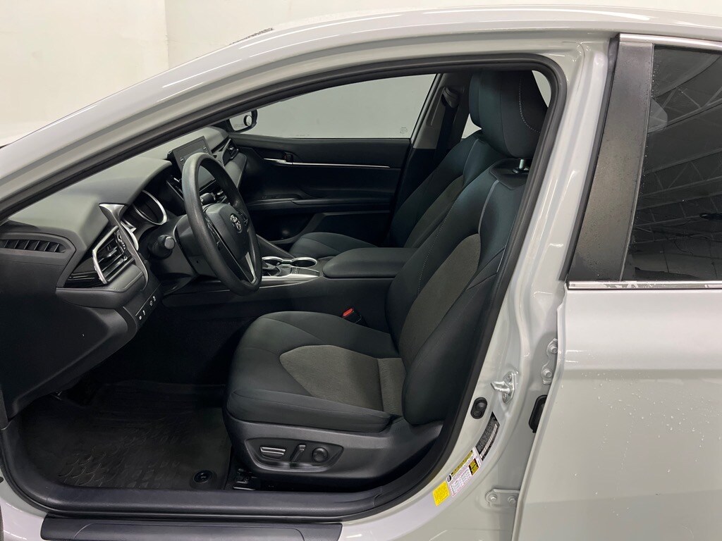 2023 Toyota Camry LE photo 2