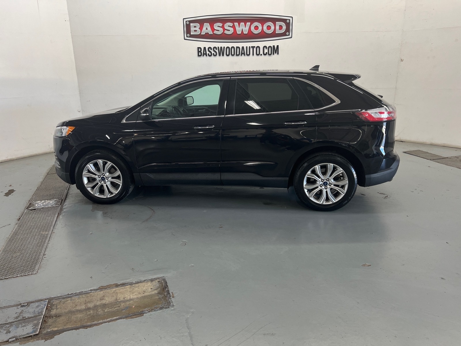 2022 Ford Edge Titanium AWD's photo