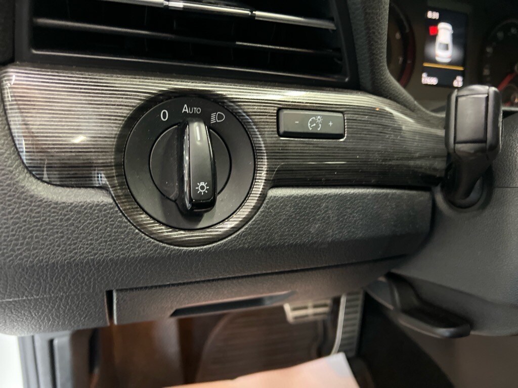 2020 Volkswagen Passat 2.0T R-Line photo 3