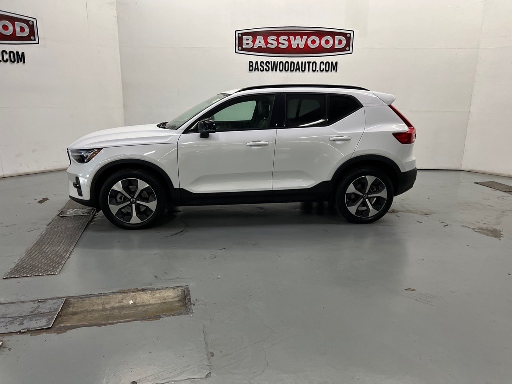 Used 2023 Volvo XC40 B4 FWD Ultimate Dark Them B4 Ultimate Dark Theme SUV
