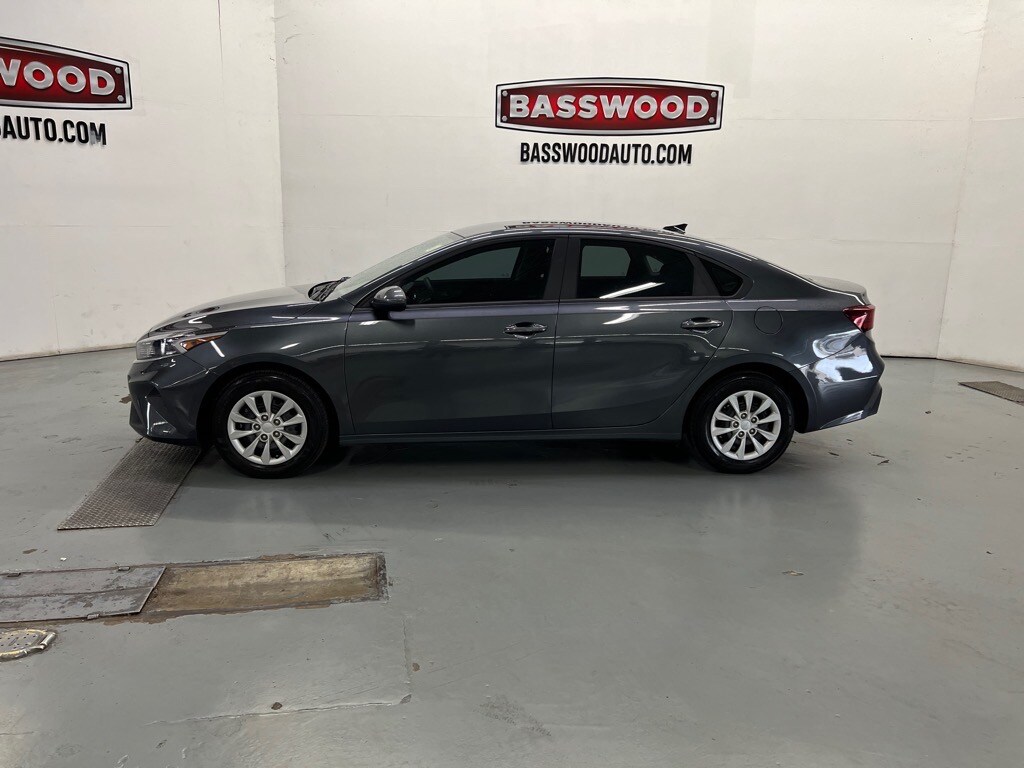 2023 Kia Forte LX photo 2