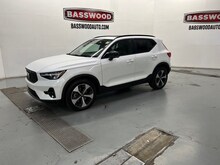2023 Volvo XC40 B4 FWD Ultimate Dark Them B4 Ultimate Dark Theme  SUV