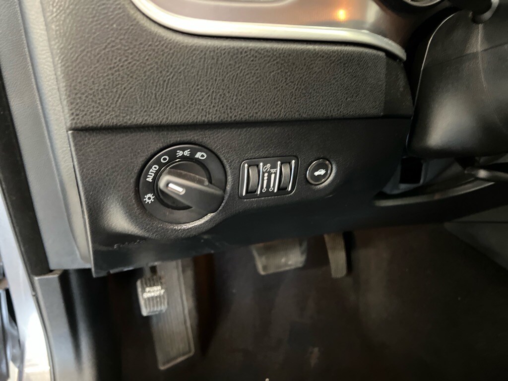 2022 Dodge Charger SXT photo 4