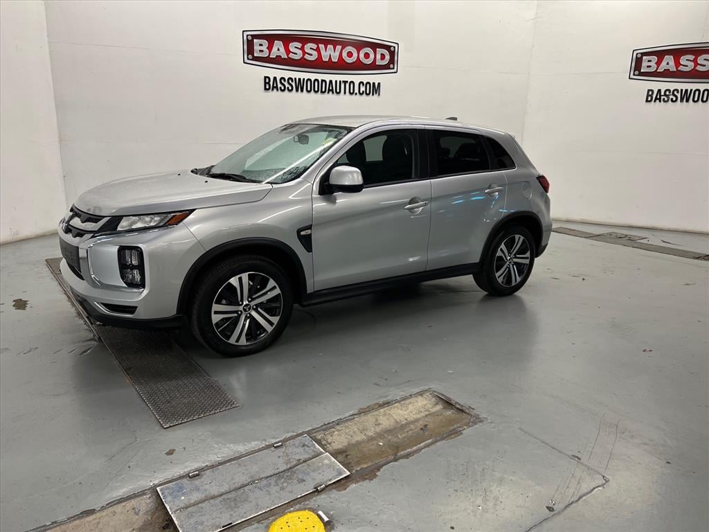 2024 Mitsubishi Outlander Sport ES's photo