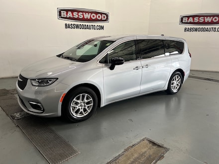 2024 Chrysler Pacifica Touring L FWD Touring L  Mini-Van