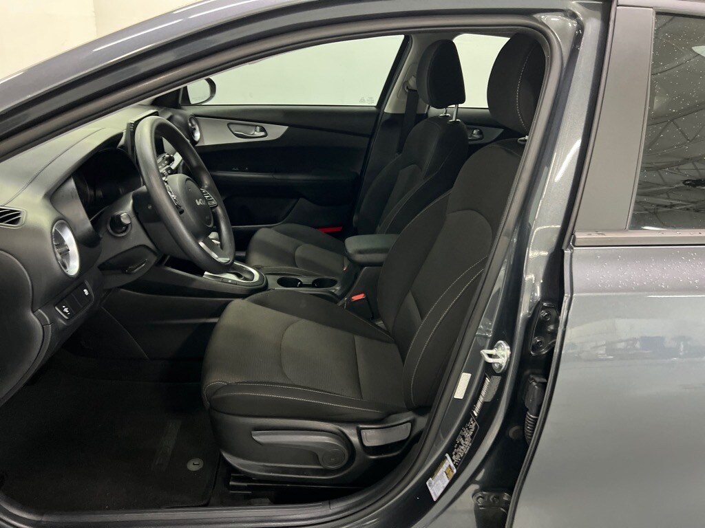2023 Kia Forte LX photo 3
