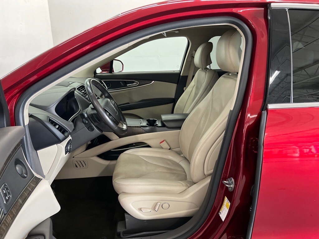 2019 Lincoln Nautilus Reserve photo 2