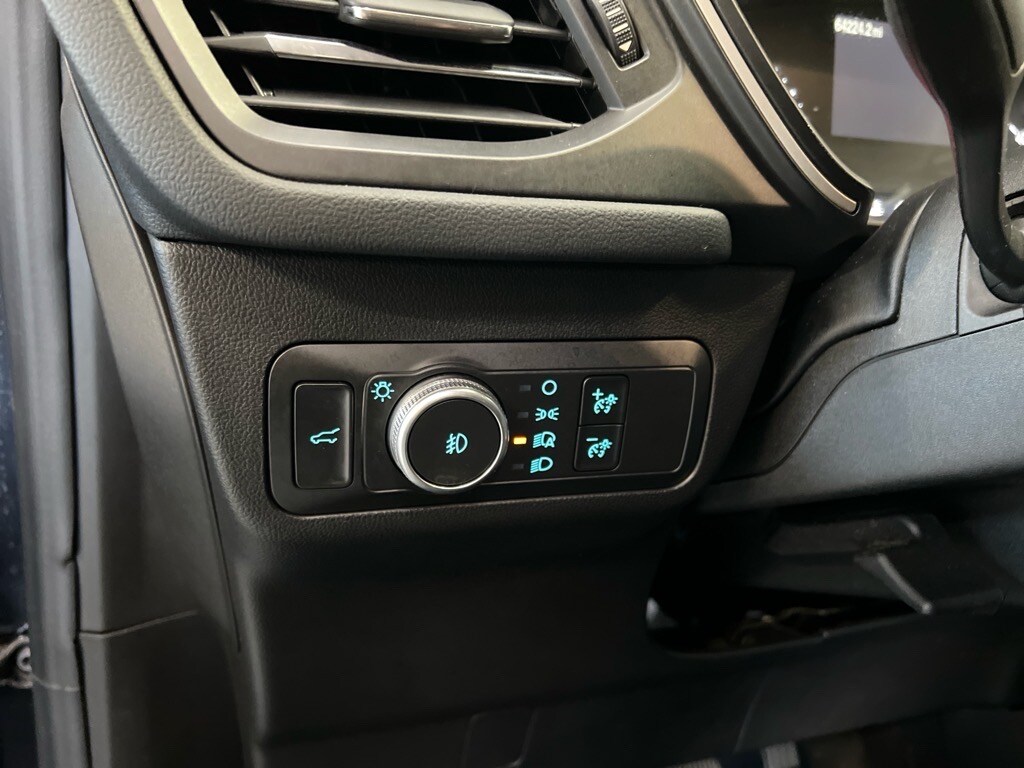 2020 Ford Escape SEL photo 3