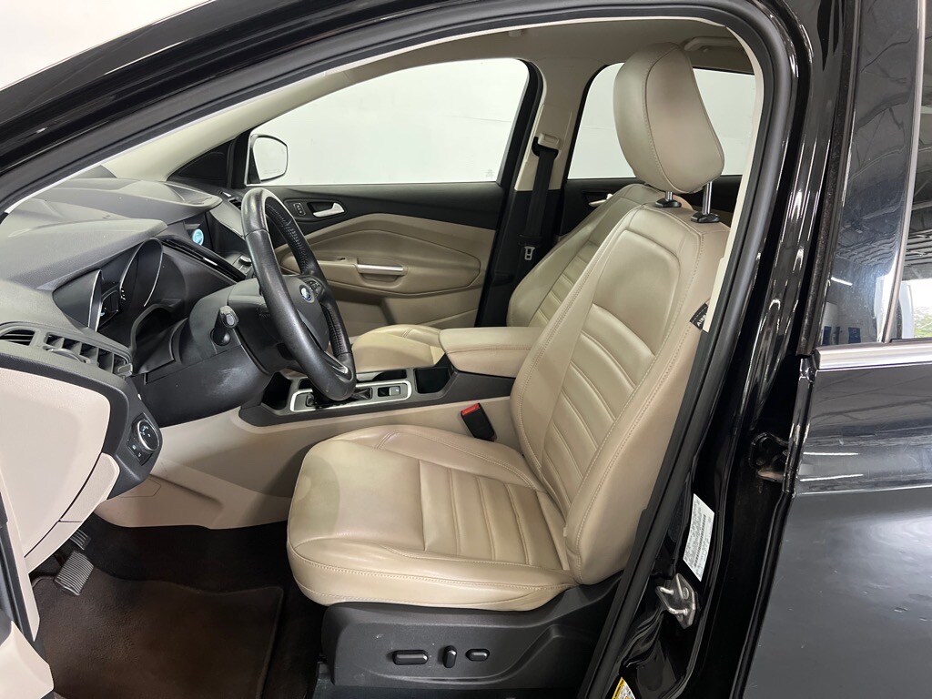2019 Ford Escape SEL photo 3