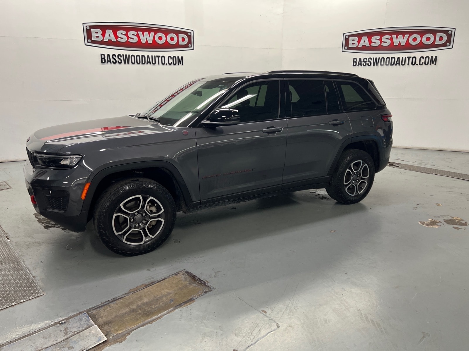 2022 Jeep Grand Cherokee 4x4 Trailhawk SUV (midyear release) 