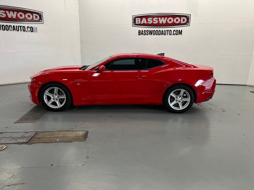 2022 Chevrolet Camaro 1LT photo 2