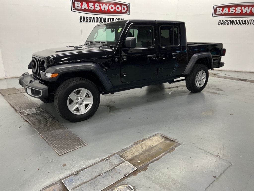 Used 2023 Jeep Gladiator Sport S 4X4 4x4 Sport S  Crew Cab 5.0 ft. SB