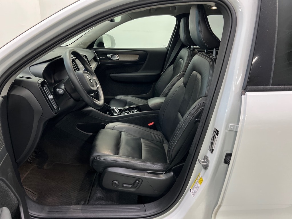 Used 2023 Volvo XC40 B4 FWD Ultimate Dark Them B4 Ultimate Dark Theme SUV