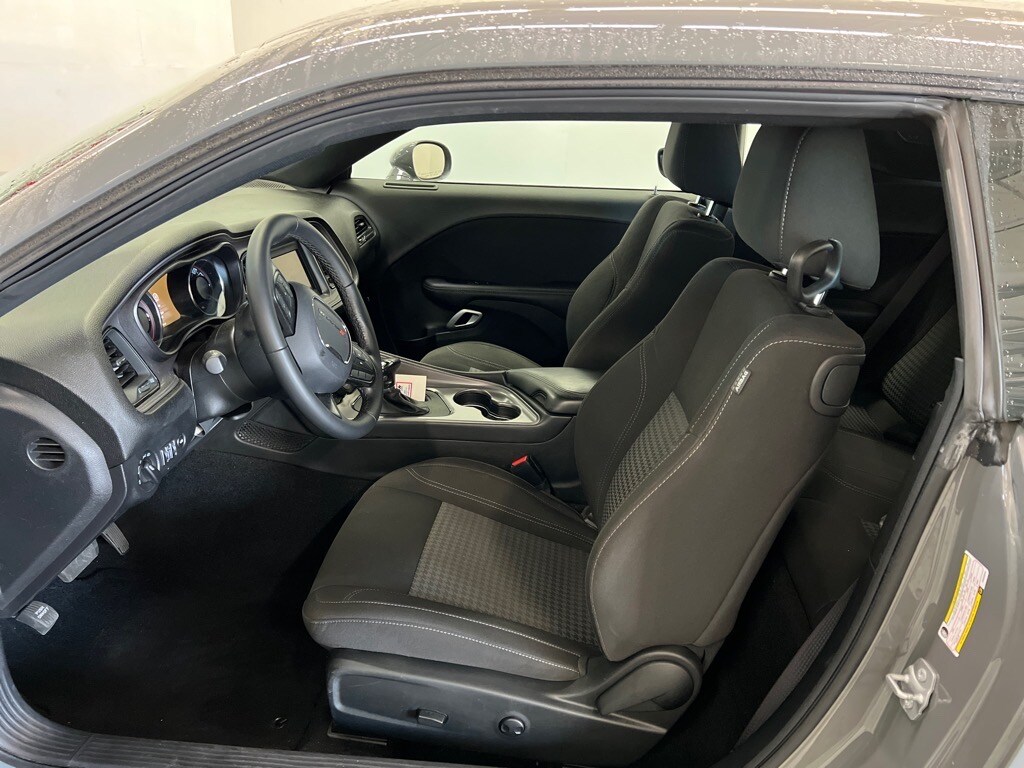 2023 Dodge Challenger SXT photo 3