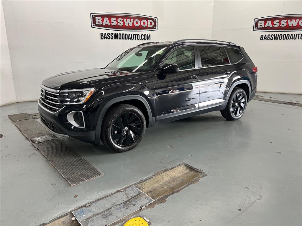 2024 Volkswagen Atlas SE w/Tech's photo