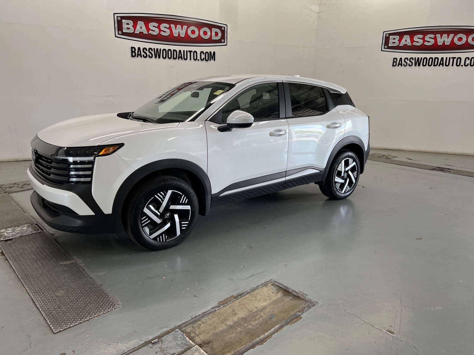 2025 Nissan Kicks 2.0 SV's photo