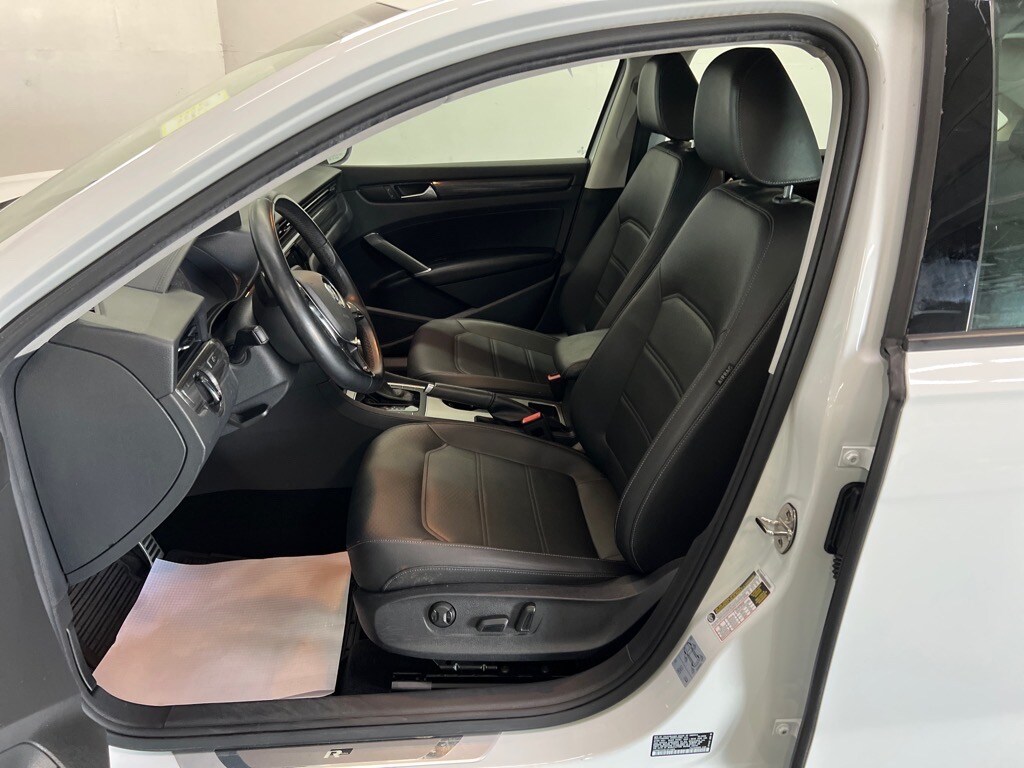2020 Volkswagen Passat 2.0T R-Line photo 2