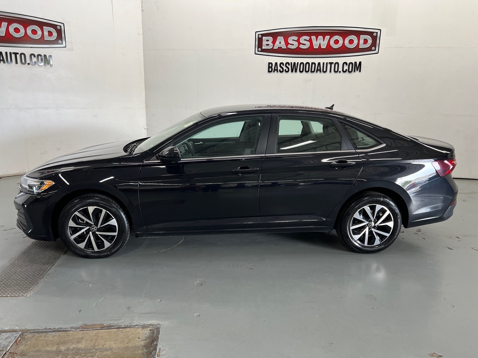 Used 2024 Volkswagen Jetta S with VIN 3VW5M7BU8RM056651 for sale in Fort Payne, AL