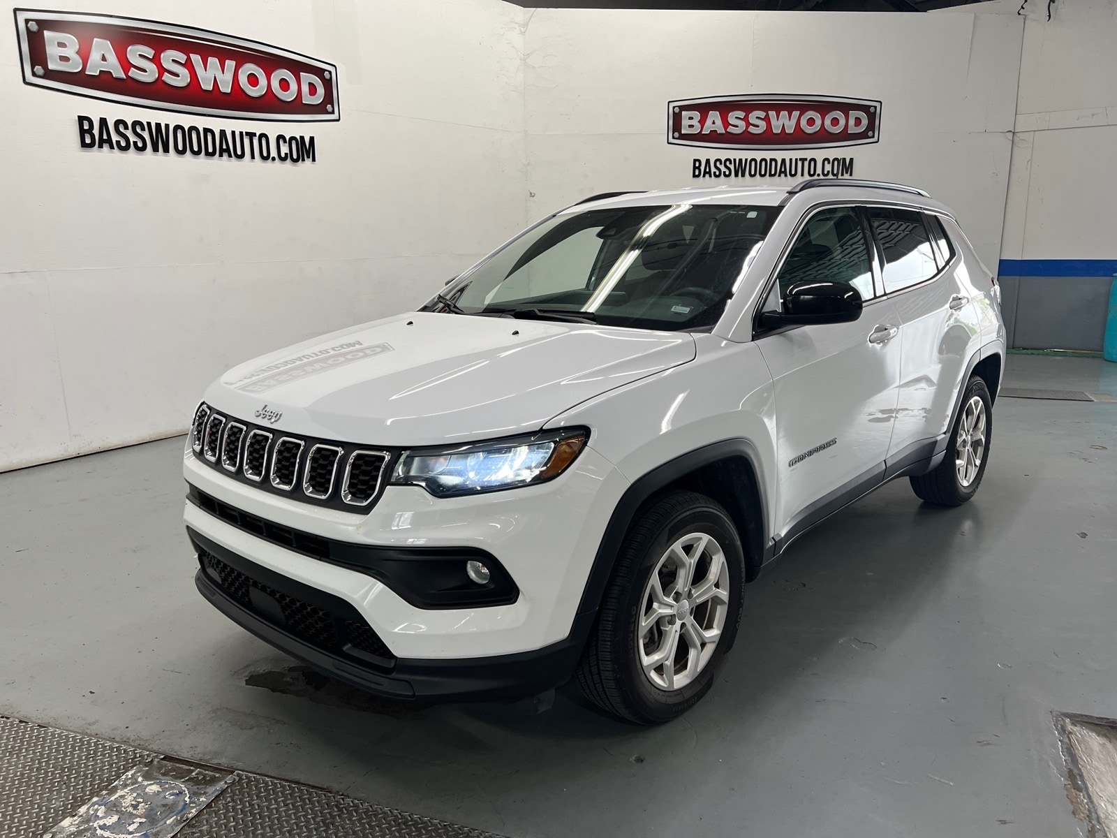 Used 2024 Jeep Compass Latitude with VIN 3C4NJDBN4RT110052 for sale in Fort Payne, AL