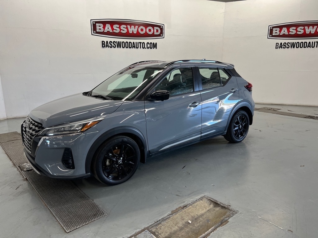 Used 2022 Nissan Kicks SR FWD SR Crossover