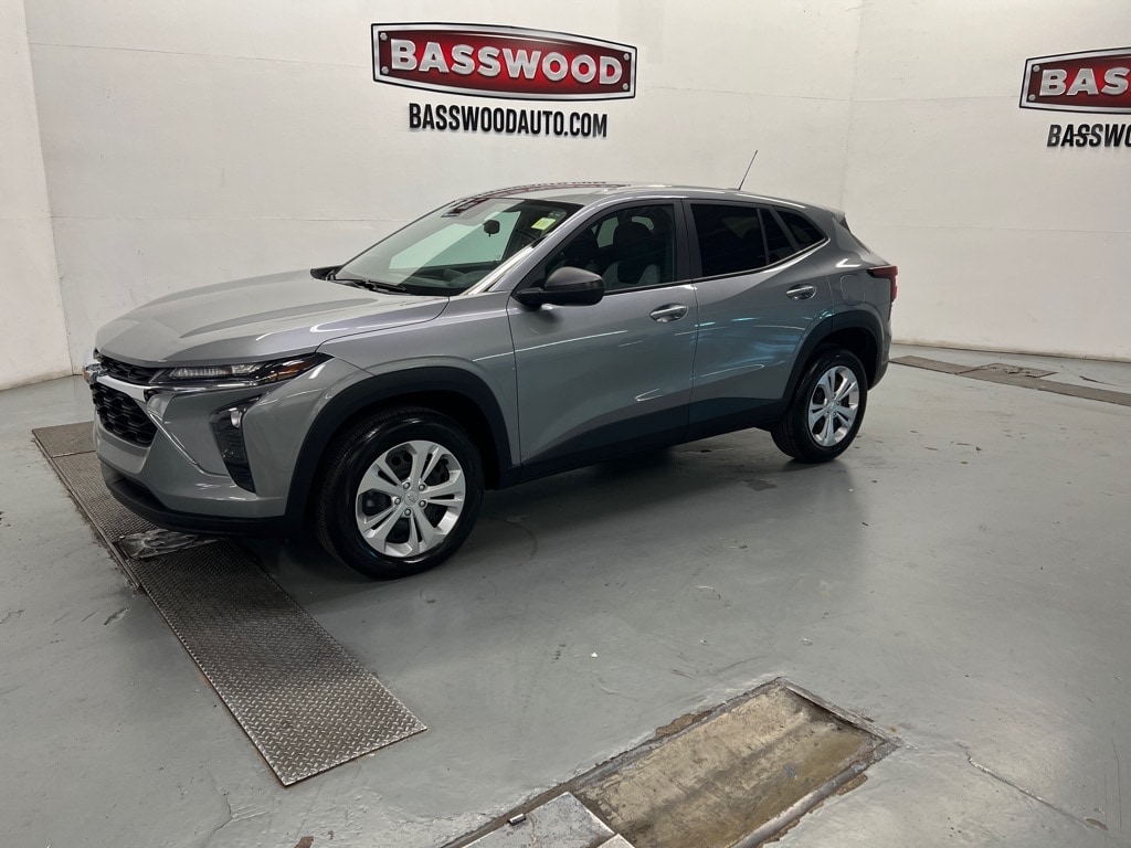 2024 Chevrolet Trax LS's photo