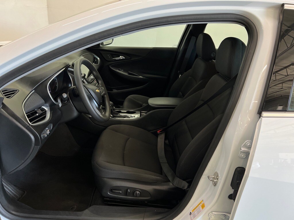 2023 Chevrolet Malibu LS photo 2