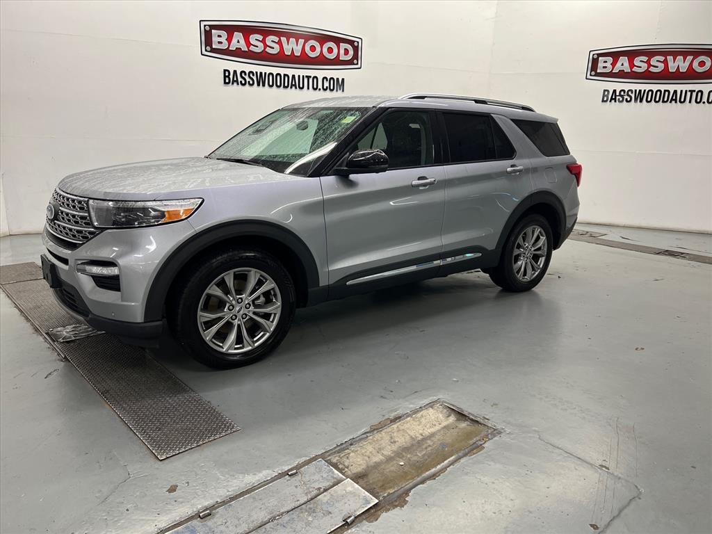 2022 Ford Explorer Limited's photo