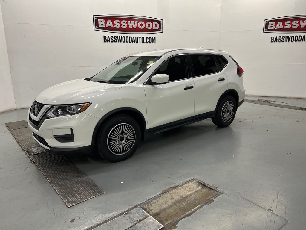 2020 Nissan Rogue S's photo