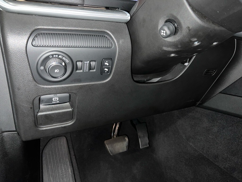2023 Jeep Wagoneer L Series II photo 3