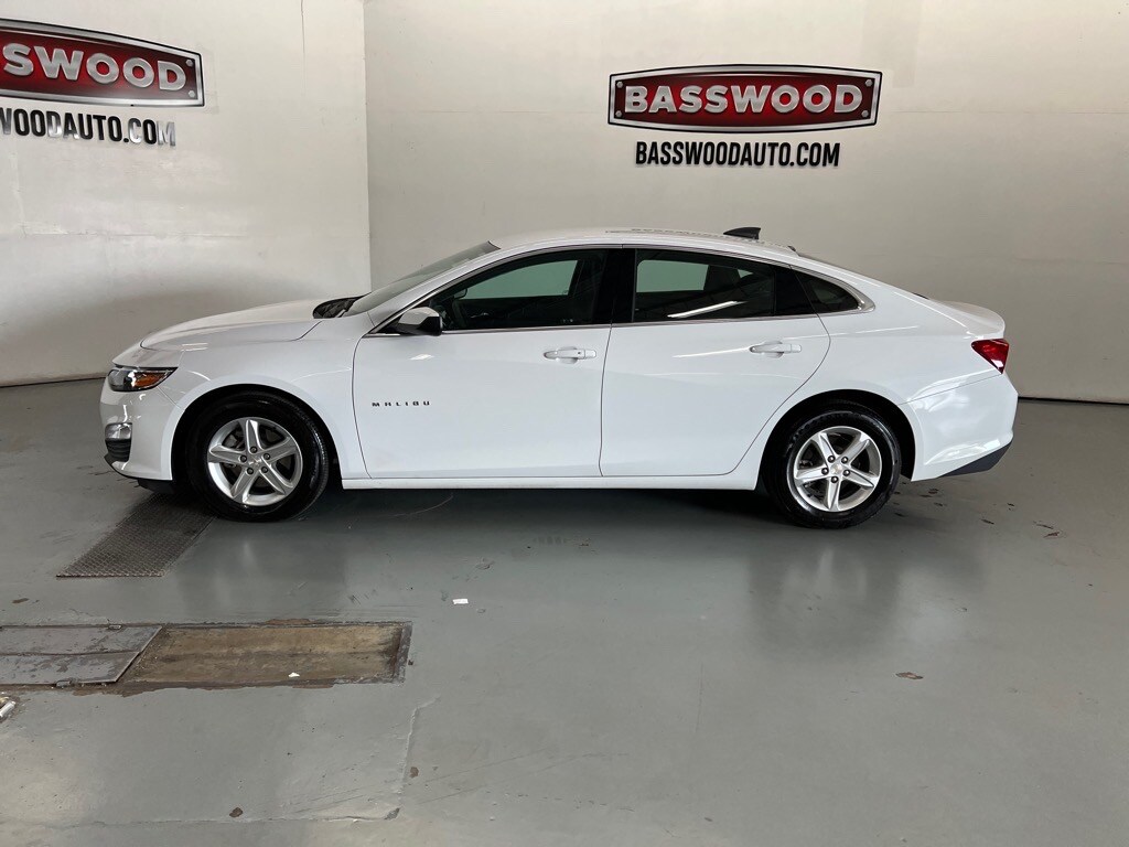 2024 Chevrolet Malibu LS photo 2