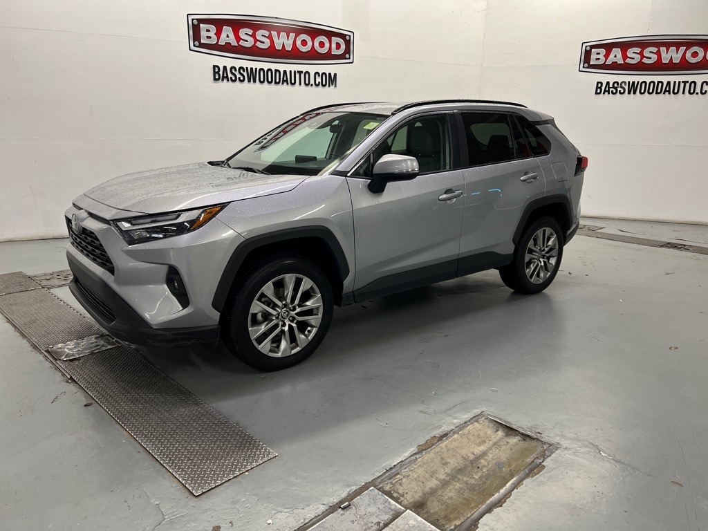 2023 Toyota RAV4 XLE Premium's photo