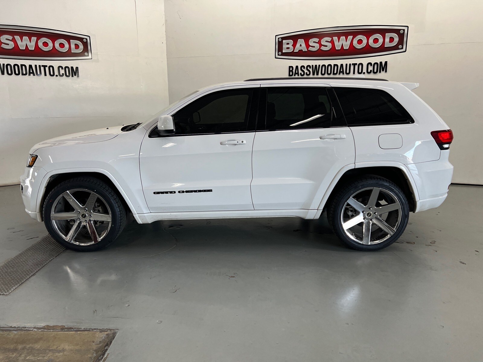 Used 2019 Jeep Grand Cherokee Altitude with VIN 1C4RJEAG5KC832612 for sale in Fort Payne, AL