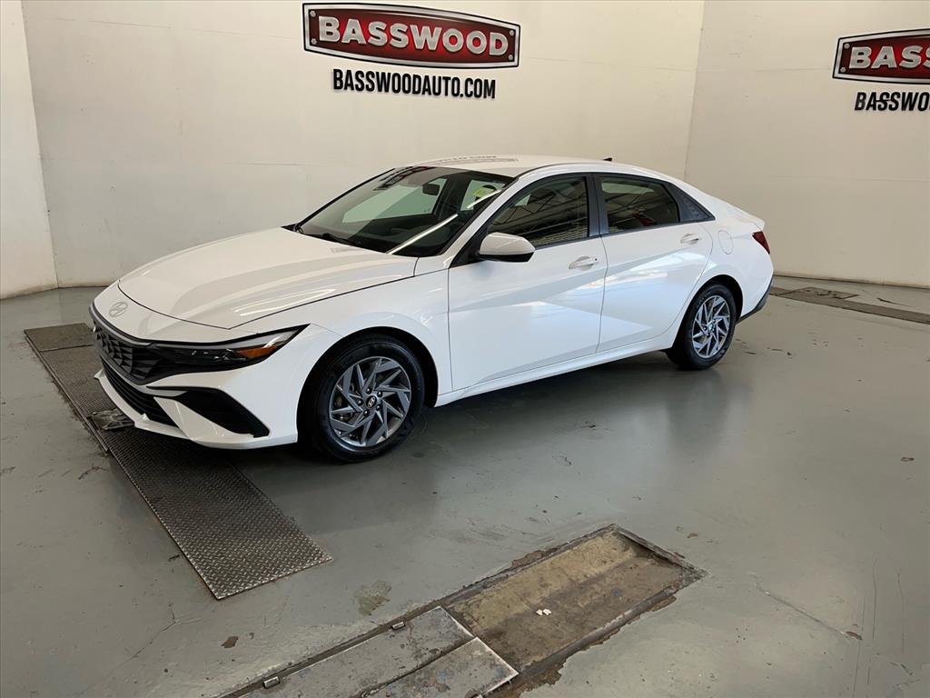 2025 Hyundai Elantra Base's photo