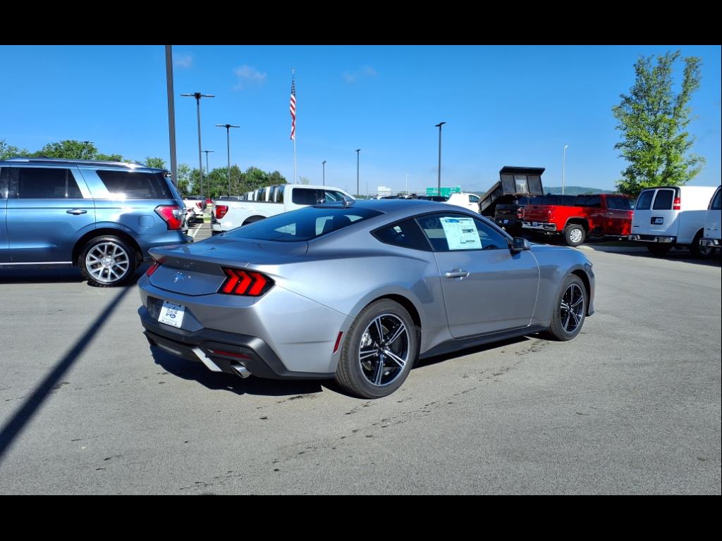 2025 Ford Mustang EcoBoost photo 3