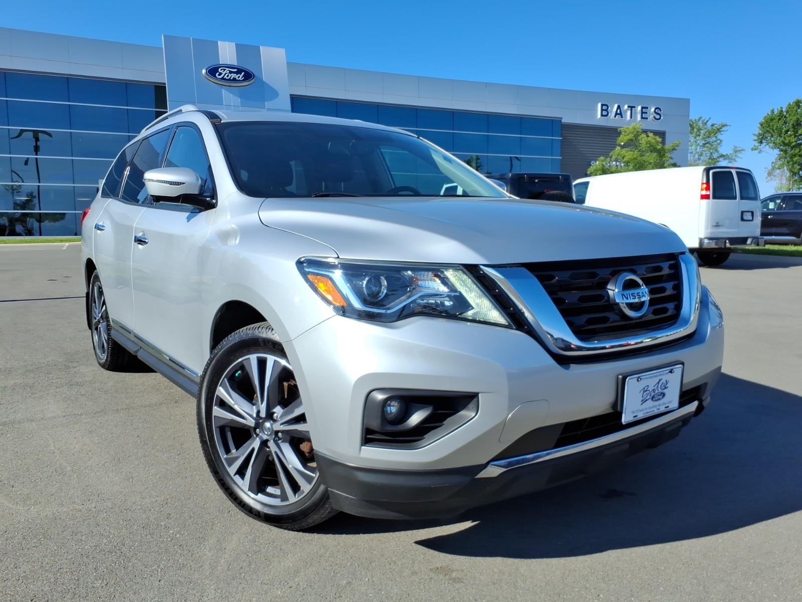 2017 Nissan Pathfinder Platinum 4WD's photo