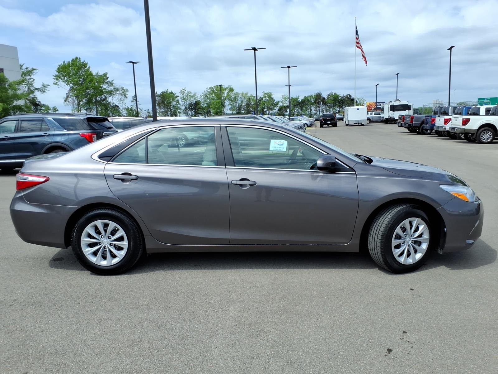 Used 2015 Toyota Camry LE with VIN 4T1BF1FK5FU887632 for sale in Lebanon, TN