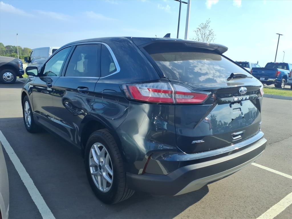 2023 Ford Explorer XLT photo 3