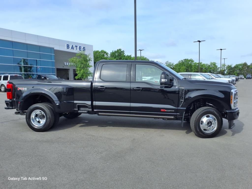 2025 Ford F-350 photo 2