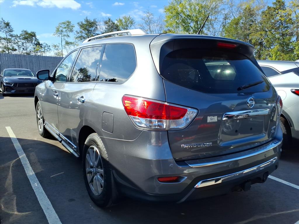 2016 Nissan Pathfinder SL photo 4