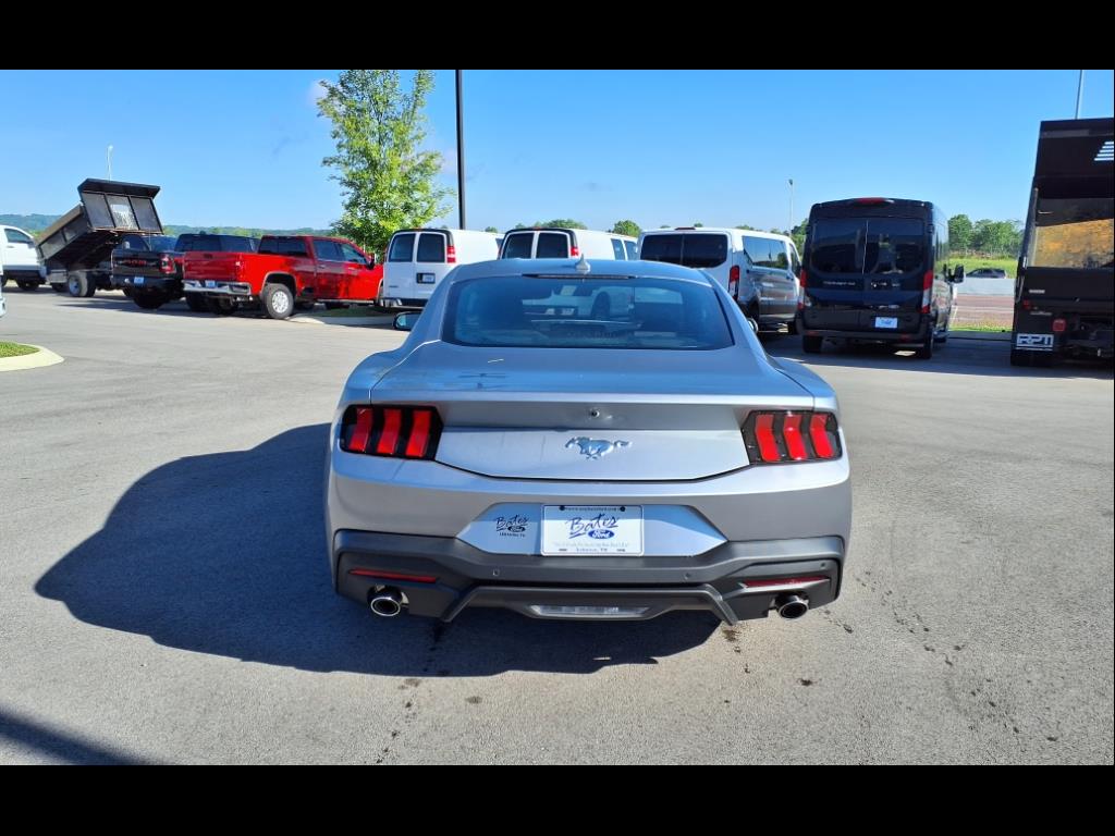 2025 Ford Mustang EcoBoost photo 4