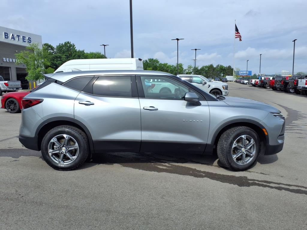2023 Chevrolet Blazer 2LT photo 2