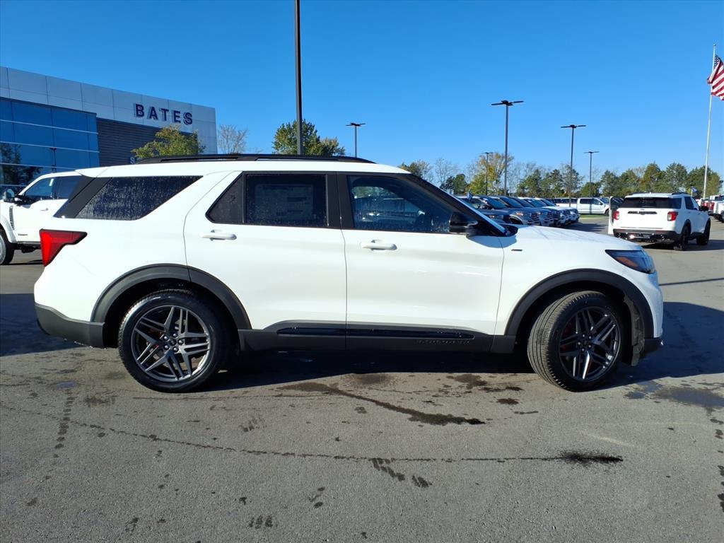 2026 Ford Explorer ST-Line photo 2