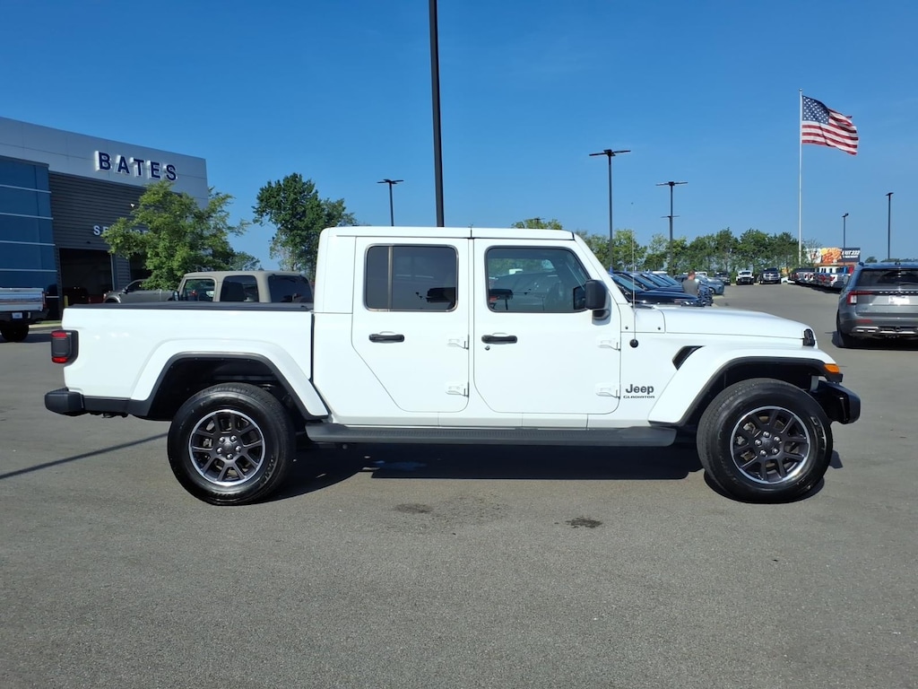 Certified 2022 Jeep Gladiator Overland Truck
