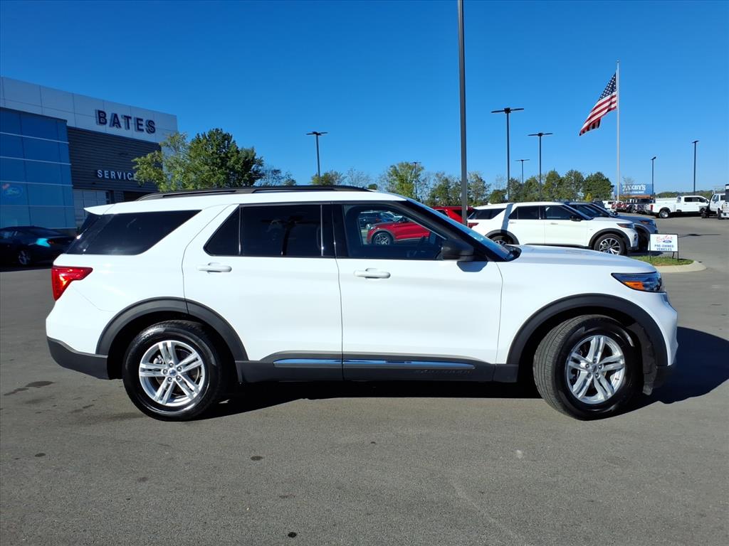 2024 Ford Explorer XLT photo 2