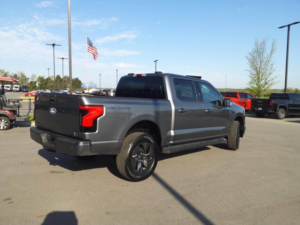 2025 Ford F-150 Lightning photo 3